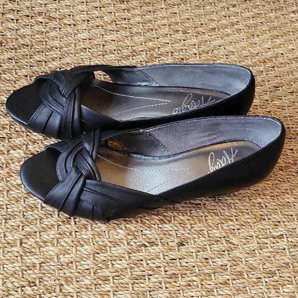Adagio Shoes - Adagio Chic Black Peep-Toe Leather Wedges Size 8.